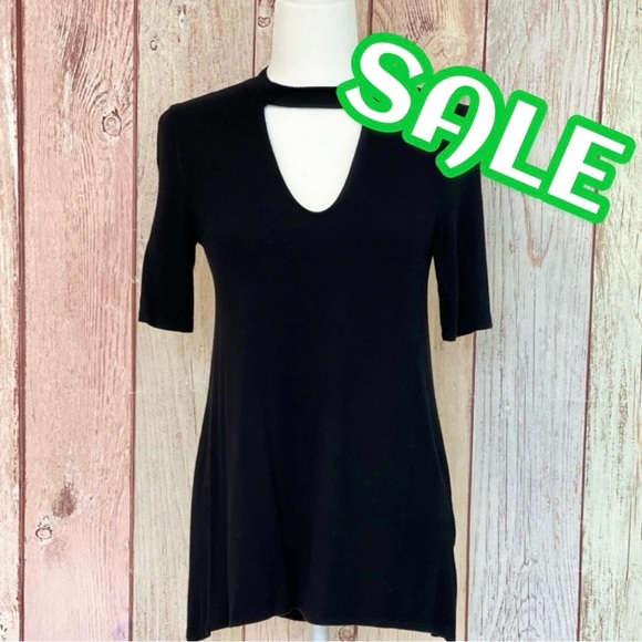 Adam Levine Collection Tops - Women’s Adam Levine Black Cut Out Tunic Tee Size XS